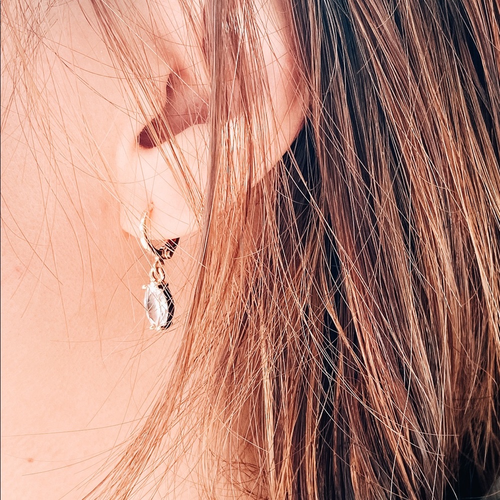 Teardrop hoop earrings